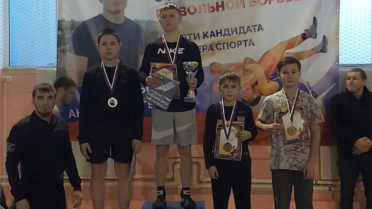 Бронзовые призёры IV открытого турнира по спортивной (вольной) борьбе в Канашском муниципальном турнире